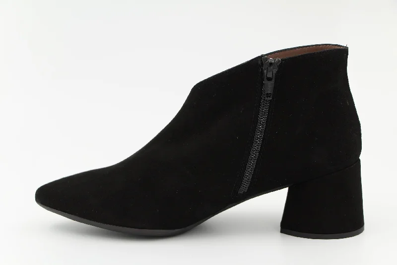 WONDERS Black suede V-Cut ankle boot I-8021